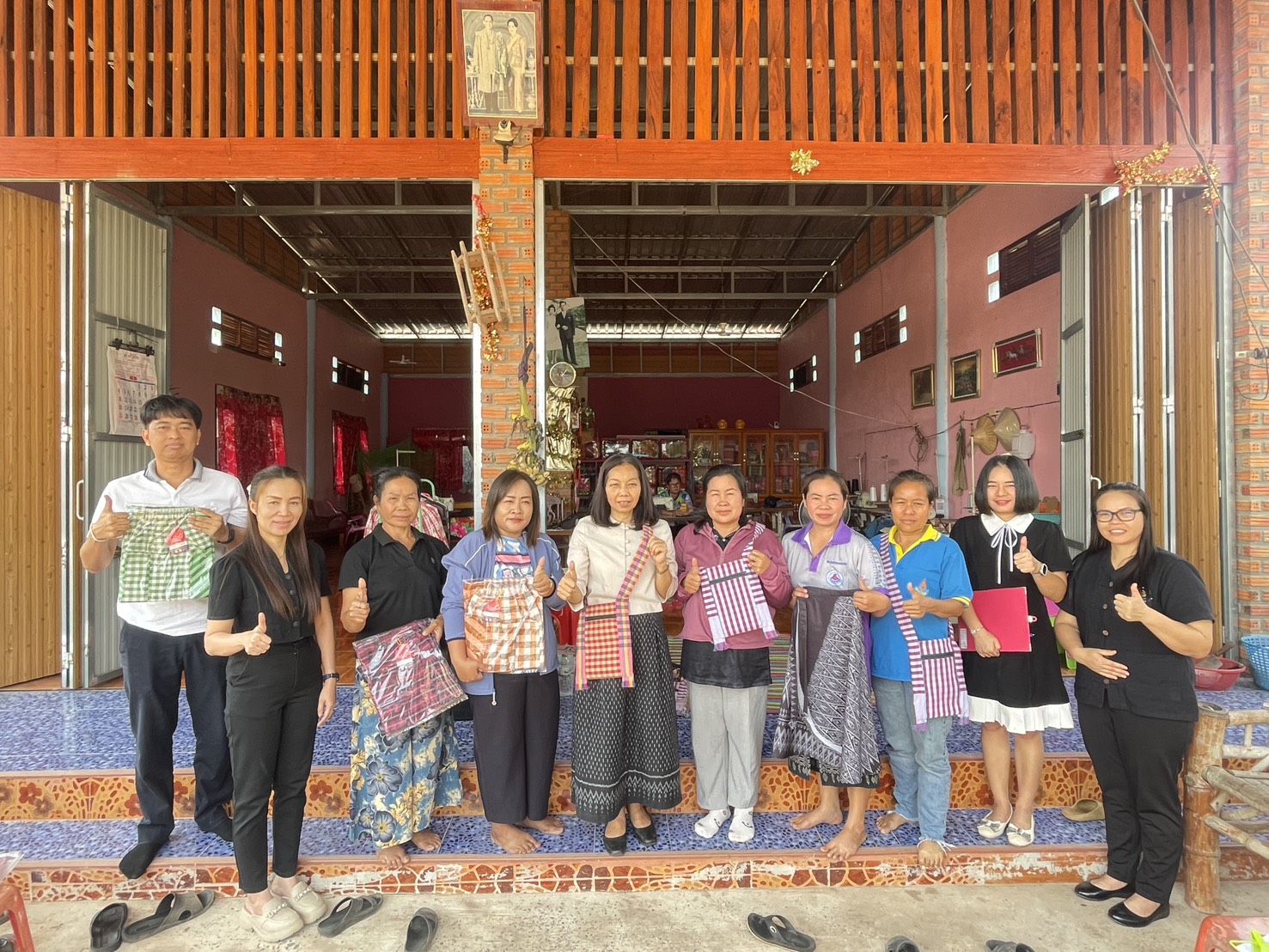 กองทุนพัฒนาบทบาทสตรี จังหวัดหนองคาย ลงพื้นที่ประเมินกลั่นกรองโครงการเงินทุนหมุนเวียน